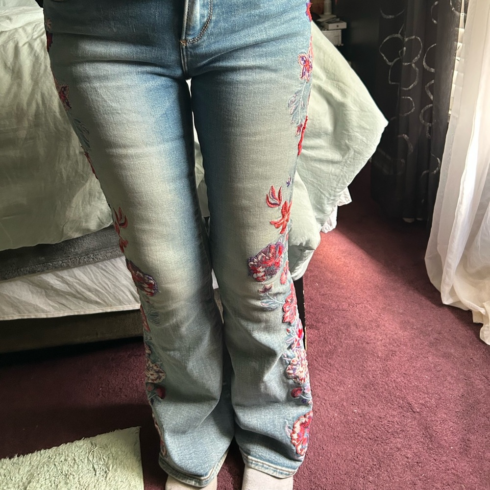 Free People Driftwood Farrah Embroidered Flare Jeans Red Floral Embroidery - Picture 5 of 10